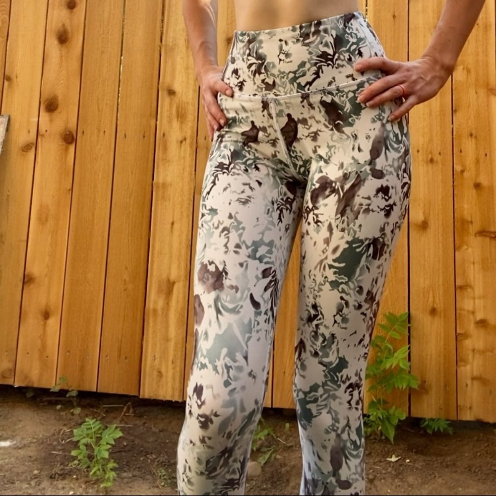 White a and Blue Marble Workout Leggings & Pants